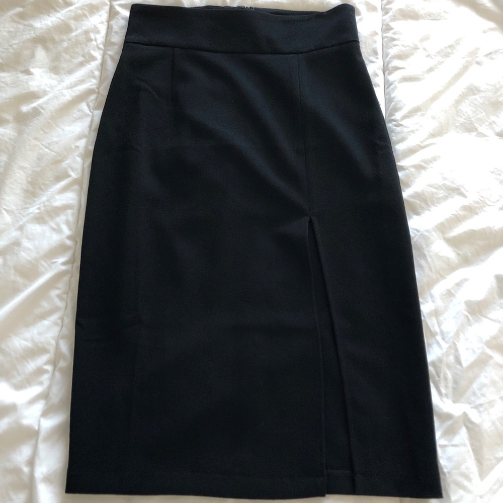 Pencil/Midi black skirt